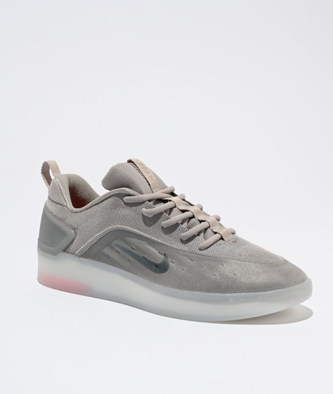 NIKE SB NYJAH スニーカー ブラック/グレー Nike SB Zoom Nyjah 4 Thistle, Black & Grey Skate Shoes | Zumiez